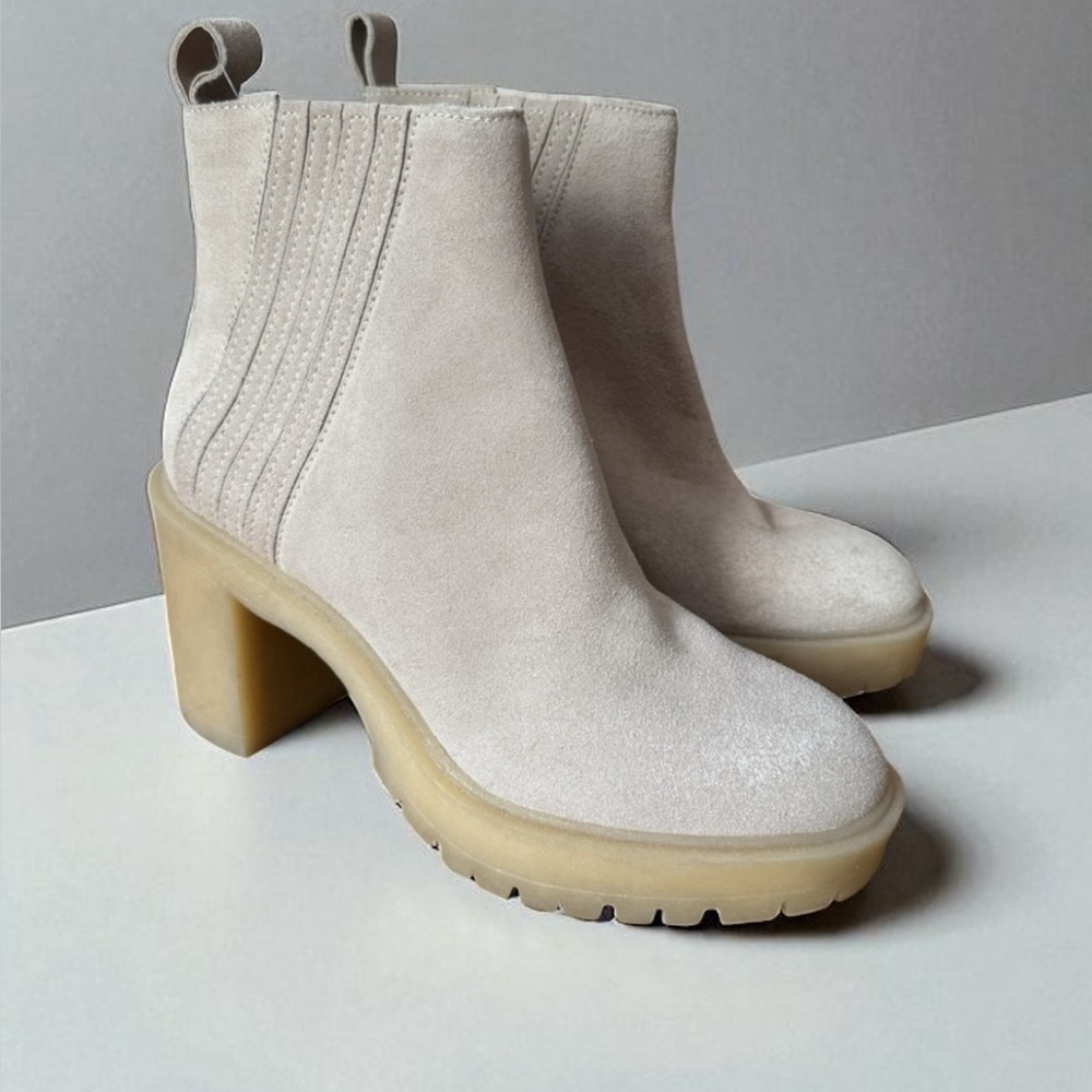 Dolce Vita Celia Boots Beige Suede Pull On Y2K Block Heel Ankle Bootie 7.5‎ NWOB